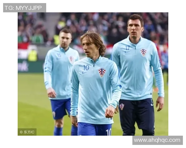 哪个足球明星选择了NB品牌鞋履引发球迷热议