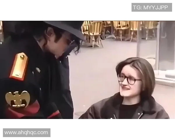 在英国街头偶遇足球明星的奇妙瞬间与粉丝互动的温馨故事